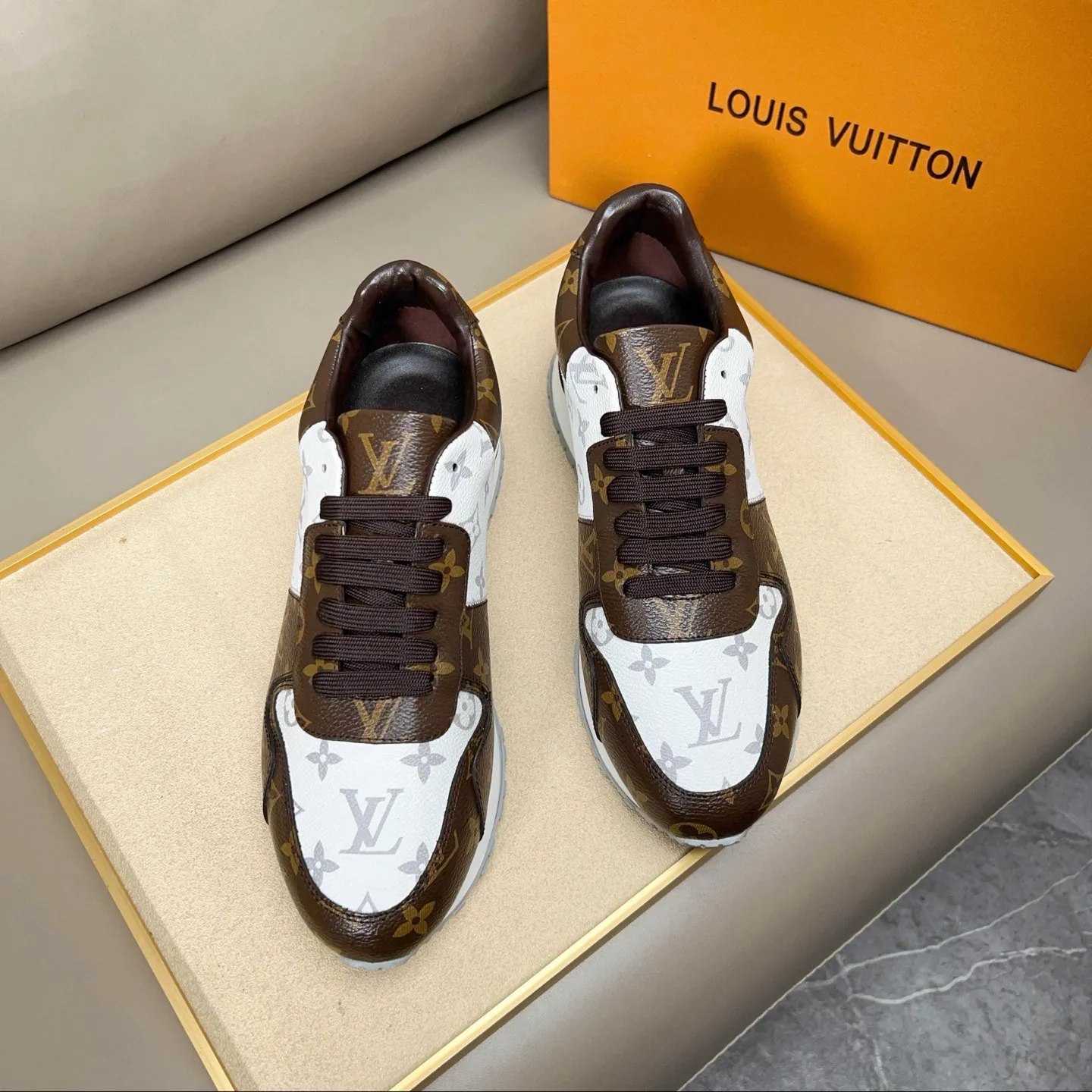 Men's shoes: 400💰 [LV] New models from the catwalk, available at the same time at counters, top purchasing agents 🔍🔍Italian imported rubber waterproof fabric, lining made of water-dyed sheepskin, soles: original soles specially provided by the original factory, exclusive molded feet, super comfortable, follow orders, 💪Details determine quality, we only make shoes with care, you can go in and out of the counter at will, welcome to compare. Number of yards: 38-44 (45 yards can be customized)